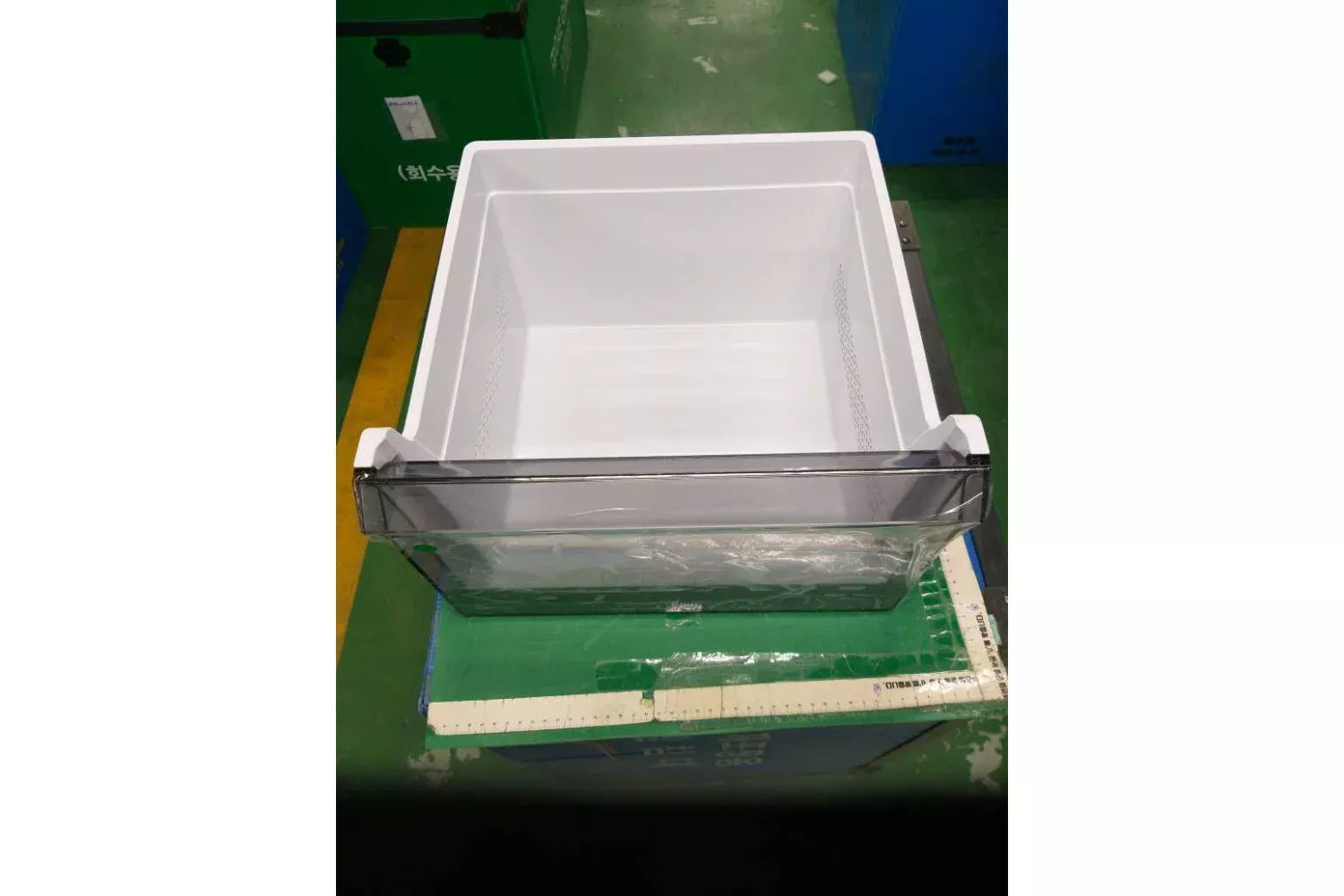 Samsung Refrigerator Middle Basket Case - DA97-21874A